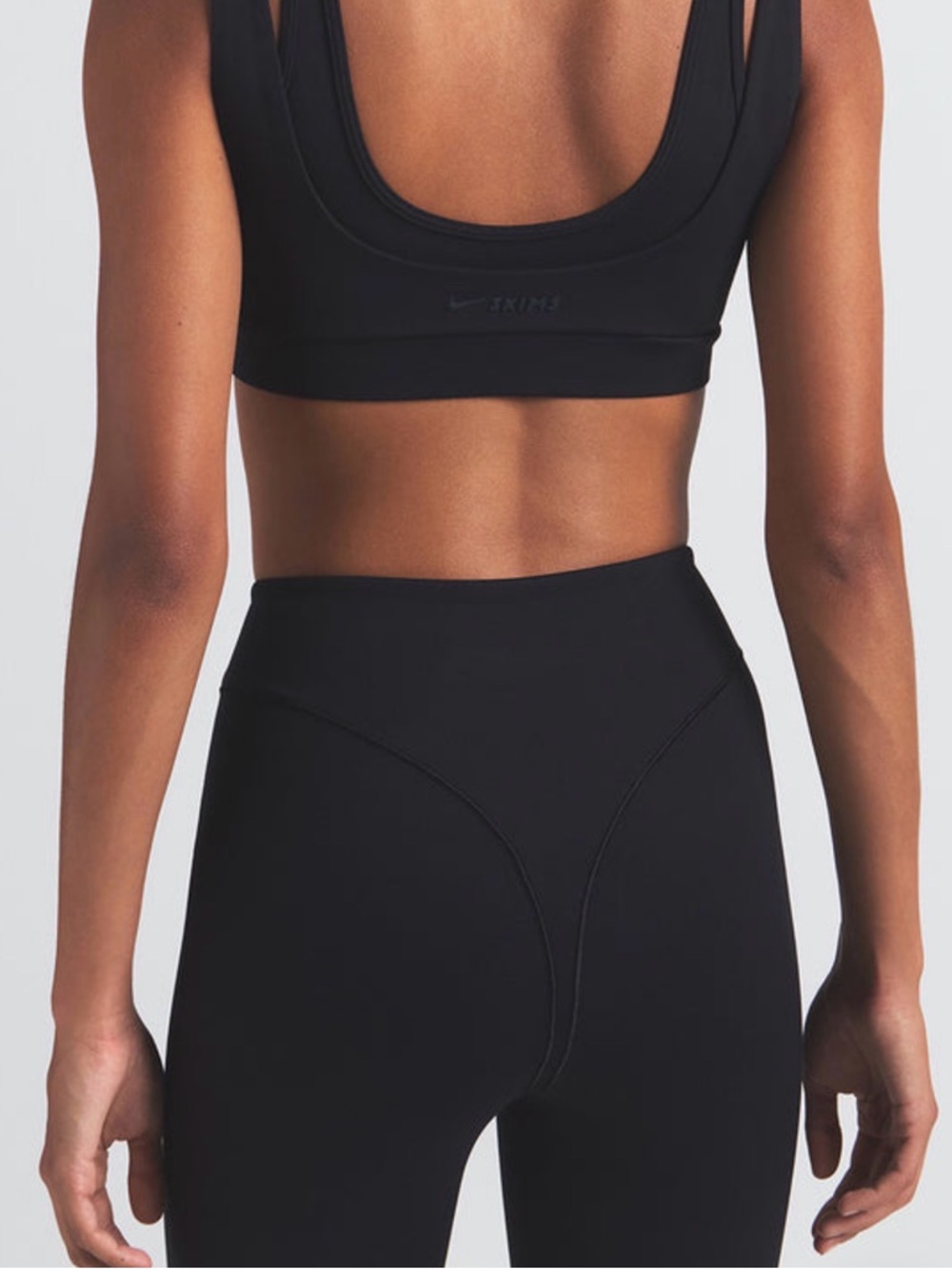 NikeSKIMS MATTE V-LINE LEGGING 26”